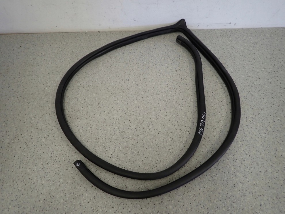 HYUNDAI i30 07-12 HB USZCZELKA DRZWI PRZEDNIA LEWA NA KAROSERIE 1/6