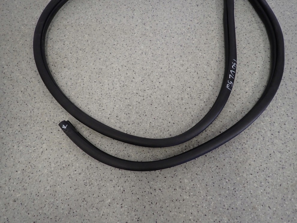 HYUNDAI i30 07-12 HB USZCZELKA DRZWI PRZEDNIA LEWA NA KAROSERIE 3/6