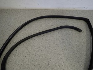 HYUNDAI i30 07-12 HB USZCZELKA DRZWI PRZEDNIA LEWA NA KAROSERIE 6/6 MINIATURA