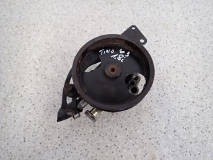 NISSAN ALMERA TINO 1.8 00-06 POMPA WSPOMAGANIA 2/5 MINIATURA