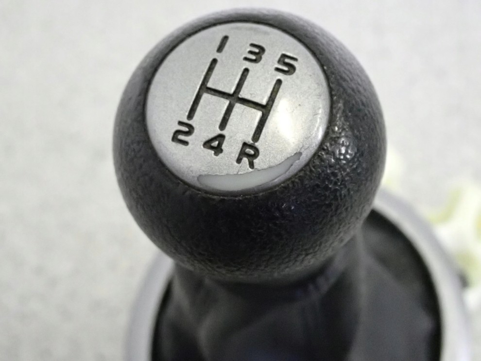 SUZUKI SWIFT MK6 1.3i 05- LEWAREK DŹWIGNIA GAŁKA ZMIANY BIEGÓW 7/9