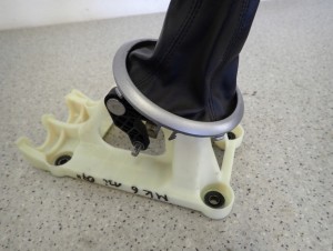 SUZUKI SWIFT MK6 1.3i 05- LEWAREK DŹWIGNIA GAŁKA ZMIANY BIEGÓW 6/9 MINIATURA