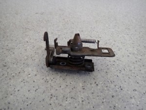 CHEVROLET AVEO T250 07- ZAMEK MASKI 2/4 MINIATURA