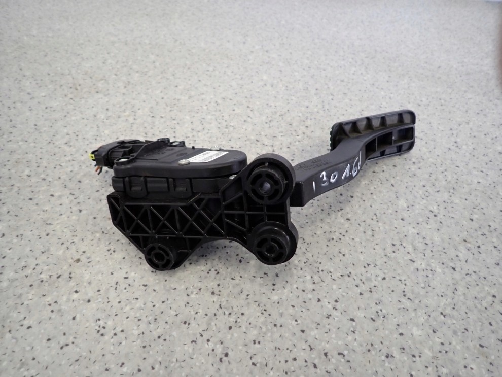 HYUNDAI i30 1.6 CRDI 07-12 PEDAŁ GAZU POTENCJOMETR 3/6