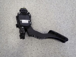 HYUNDAI i30 1.6 CRDI 07-12 PEDAŁ GAZU POTENCJOMETR 1/6 MINIATURA