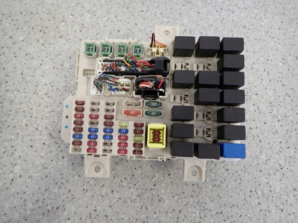 MITSUBISHI COLT CZ3 04- 1.1i SKRZYNKA BEZPIECZNIKÓW 1/7