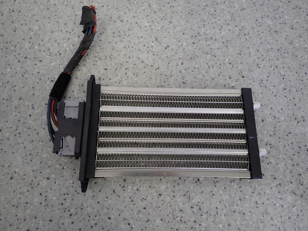 HYUNDAI I30 1.6 CRDI 07-12 NAGRZEWNICA ELEKTRYCZNA 1/3