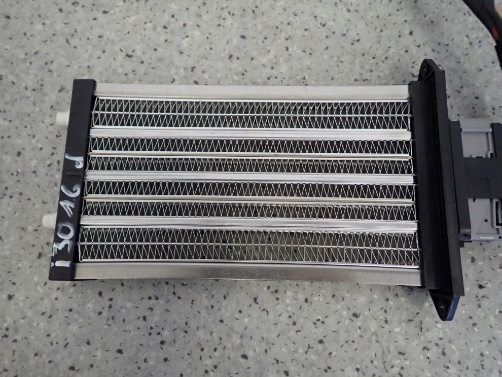 HYUNDAI I30 1.6 CRDI 07-12 NAGRZEWNICA ELEKTRYCZNA 2/3