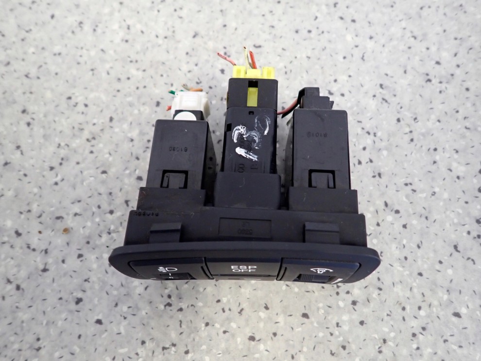 HYUNDAI i30 07-12 PRZEŁĄCZNIK PANEL ESP OFF REGULACJI ŚWIATEŁ 3/4