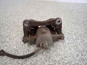 NISSAN MICRA K11 92-02 ZACISK HAMULCOWY PRZEDNI PRAWY 5/6 MINIATURA