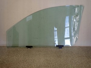 TOYOTA YARIS I 99-05 3d SZYBA PRAWA 3/3 MINIATURA