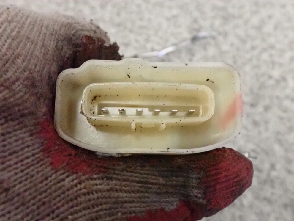 TOYOTA YARIS I 99-05 ZAMEK DRZWI PRZEDNI PRAWY 5/5