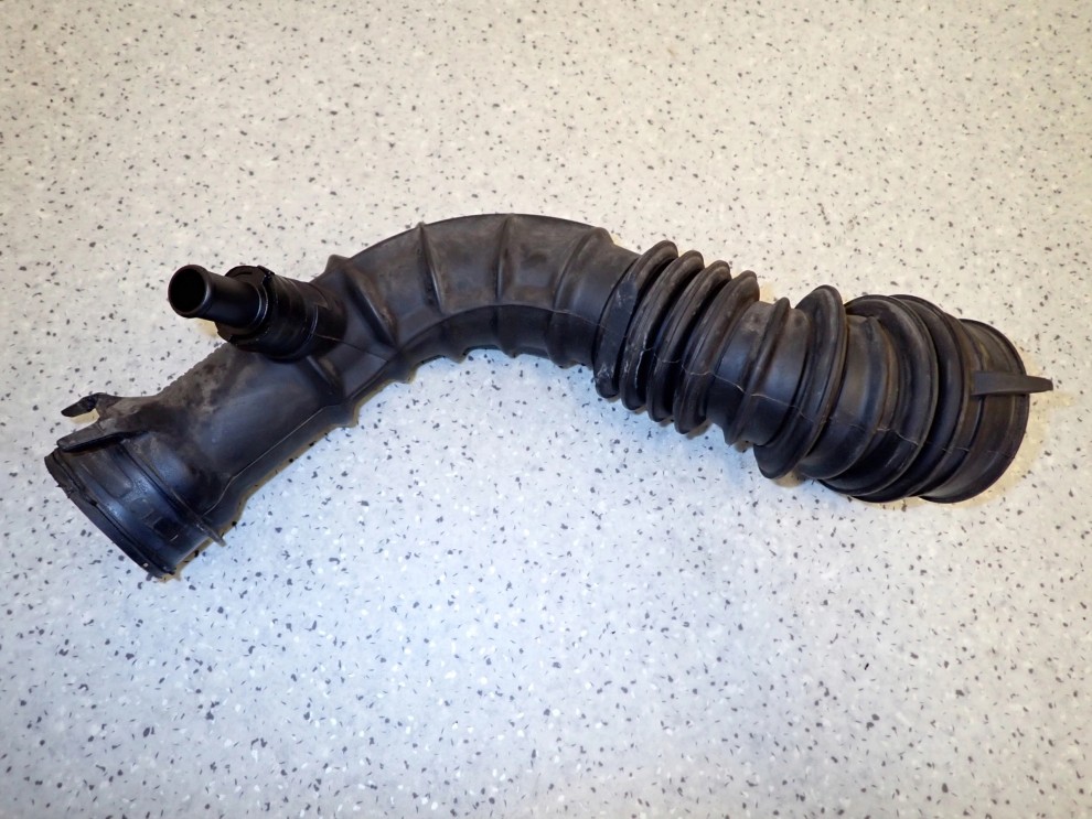 TOYOTA COROLLA E12 04- 1.4 D4D RURA DOLOTU POWIETRZA 1/3