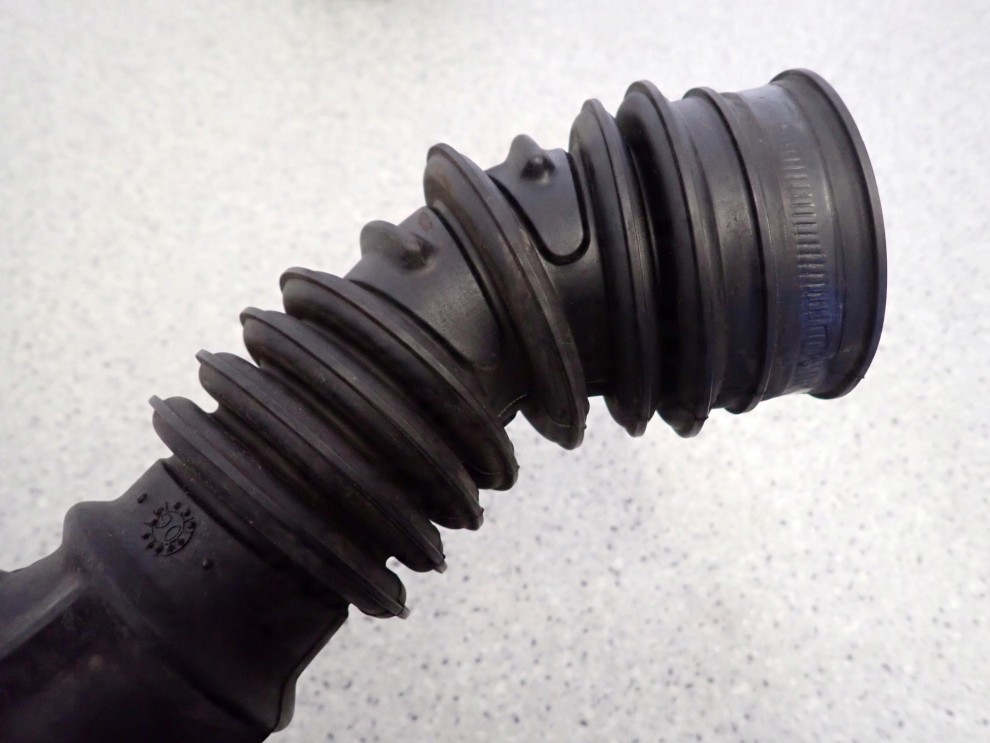 TOYOTA COROLLA E12 04- 1.4 D4D RURA DOLOTU POWIETRZA 3/3