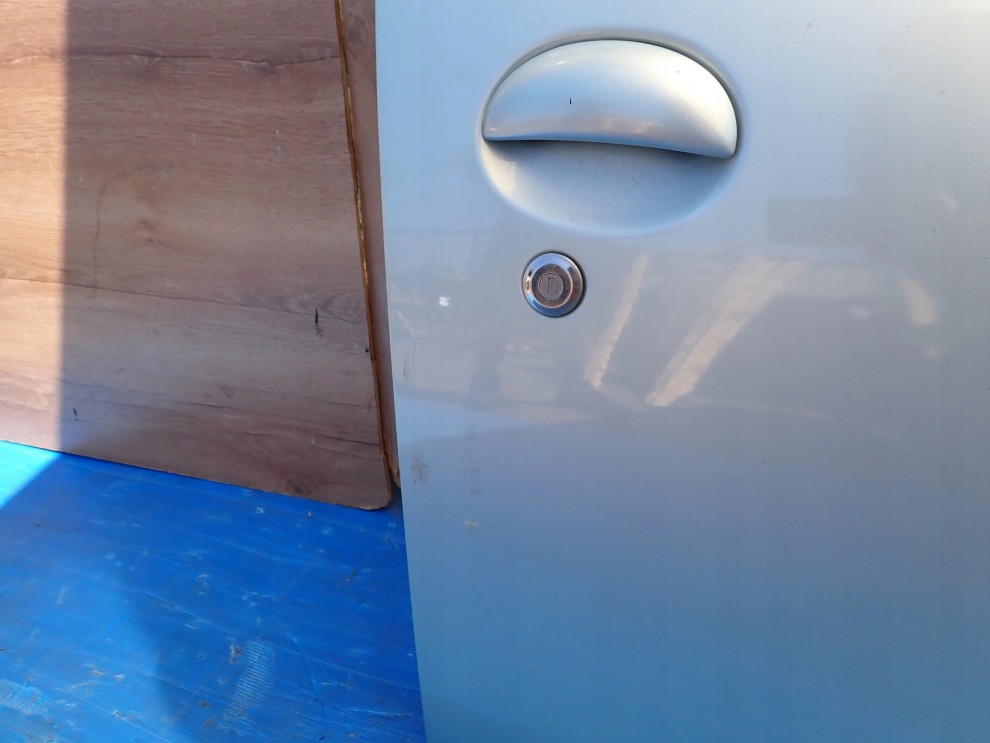 TOYOTA AYGO 05-12 5d DRZWI PRZEDNIE PRAWE 8R0 6/11