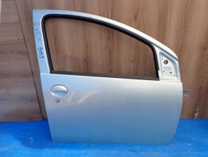 TOYOTA AYGO 05-12 5d DRZWI PRZEDNIE PRAWE 8R0
