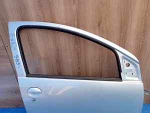 TOYOTA AYGO 05-12 5d DRZWI PRZEDNIE PRAWE 8R0 9/11 MINIATURA