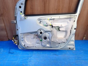 TOYOTA AYGO 05-12 5d DRZWI PRZEDNIE PRAWE 8R0 11/11 MINIATURA