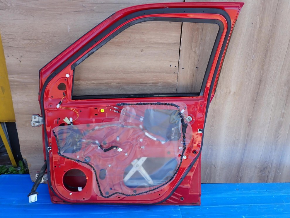 SUZUKI SWIFT 5d MK6 04-09 DRZWI PRZEDNIE PRAWE ZCK 8/9