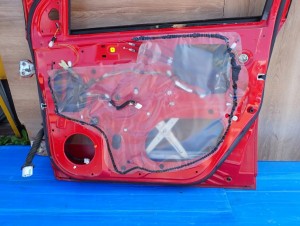 SUZUKI SWIFT 5d MK6 04-09 DRZWI PRZEDNIE PRAWE ZCK 9/9 MINIATURA