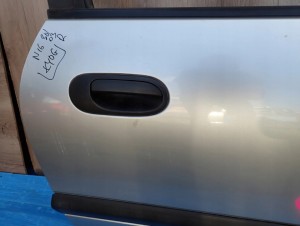 NISSAN ALMERA N16 00-06 3D DRZWI PRAWE KY0 6/9 MINIATURA