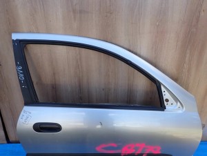 NISSAN ALMERA N16 00-06 3D DRZWI PRAWE KY0 8/9 MINIATURA