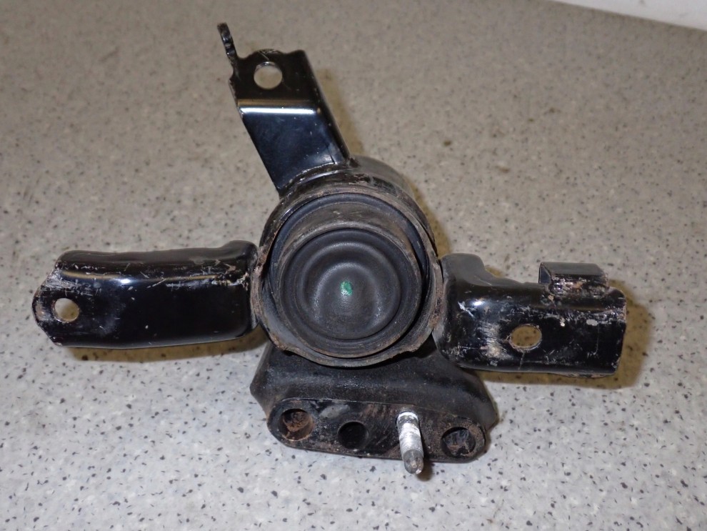 TOYOTA YARIS II 1.4 D4D 09- PODUSZKA SILNIKA PRAWA LIFT 6/7