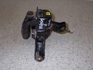 TOYOTA YARIS II 1.4 D4D 09- PODUSZKA SILNIKA PRAWA LIFT 3/7 MINIATURA