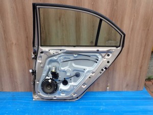 HYUNDAI SONATA V 05-09 DRZWI TYLNE PRAWE B7 12/13 MINIATURA