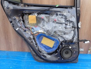 TOYOTA AURIS E15 06-12 DRZWI TYLNE LEWE 1G3 9/9 MINIATURA