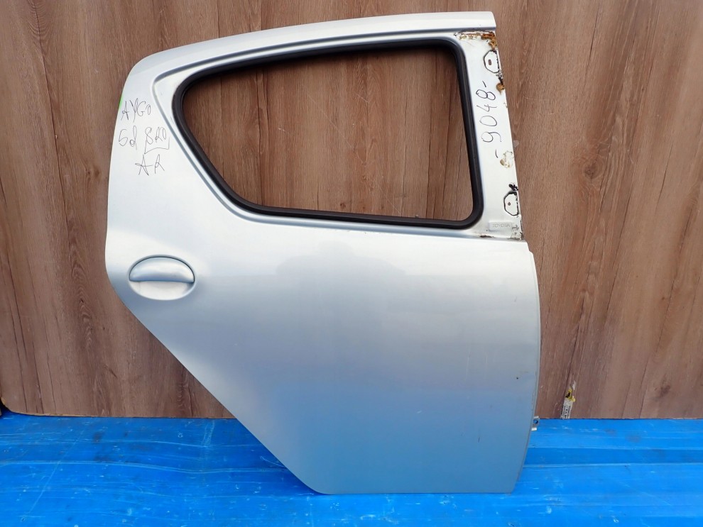 TOYOTA AYGO 05-12 5d DRZWI TYLNE PRAWE 8R0 1/10