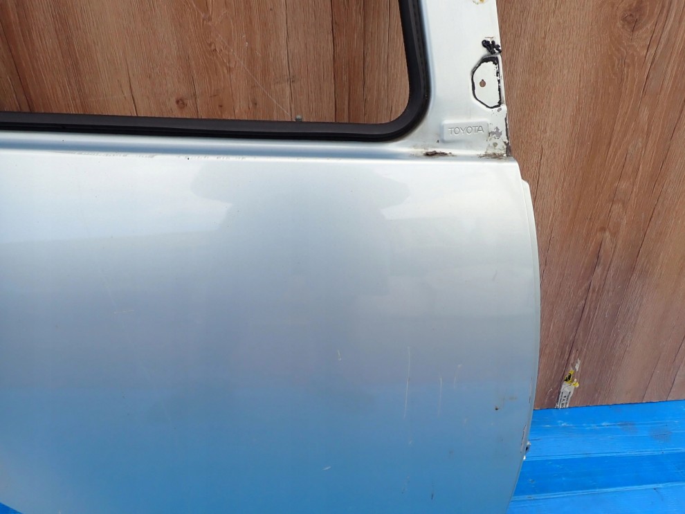 TOYOTA AYGO 05-12 5d DRZWI TYLNE PRAWE 8R0 4/10