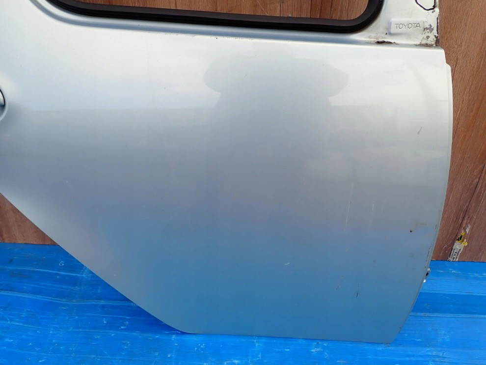 TOYOTA AYGO 05-12 5d DRZWI TYLNE PRAWE 8R0 5/10