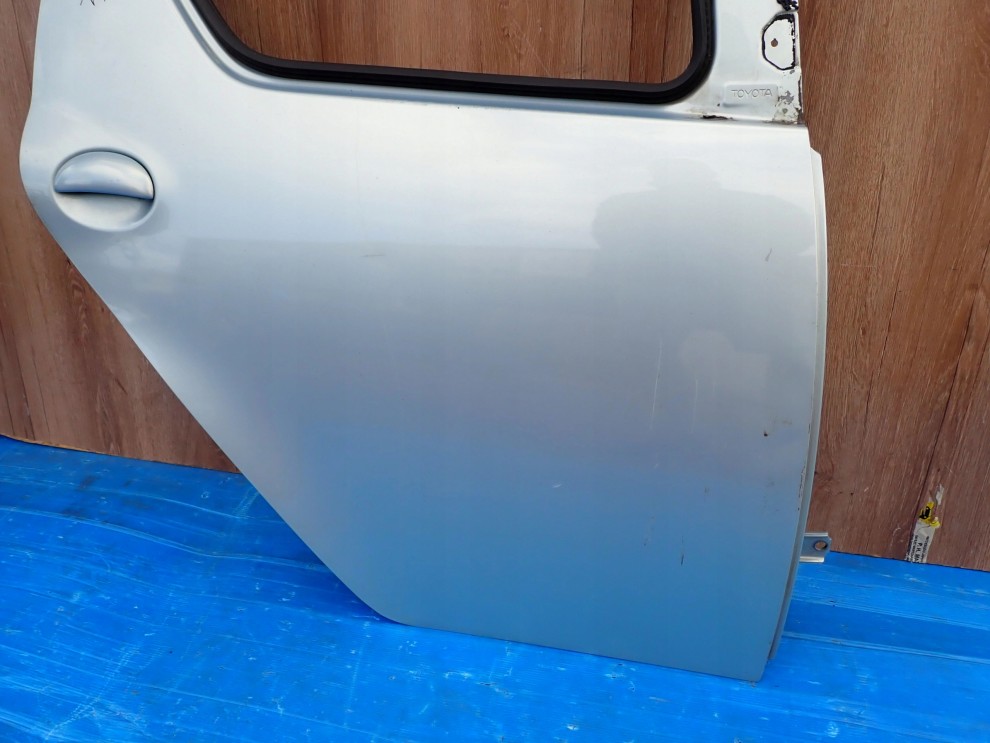 TOYOTA AYGO 05-12 5d DRZWI TYLNE PRAWE 8R0 8/10