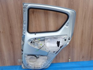 TOYOTA AYGO 05-12 5d DRZWI TYLNE PRAWE 8R0 9/10 MINIATURA