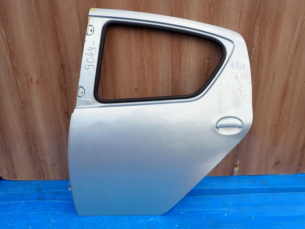 TOYOTA AYGO 05-12 5d DRZWI TYLNE LEWE 8R0 1/10