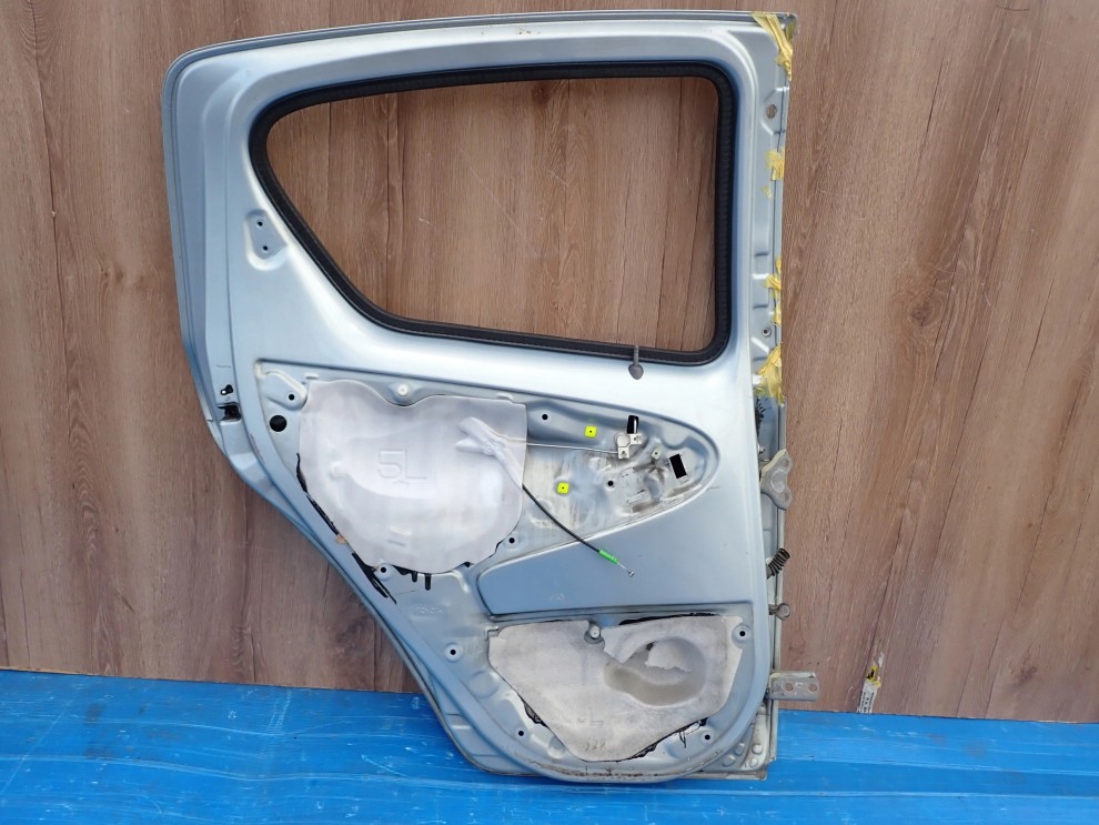 TOYOTA AYGO 05-12 5d DRZWI TYLNE LEWE 8R0 9/10