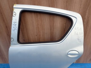 TOYOTA AYGO 05-12 5d DRZWI TYLNE LEWE 8R0 2/10 MINIATURA