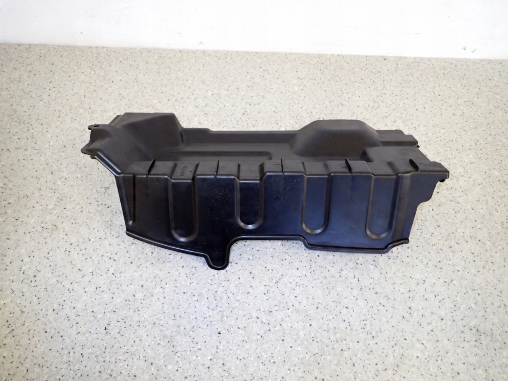 SUZUKI SWIFT MK6 1.3 04- KIEROWNICA POWIETRZA OSŁONA PLASTIK PASA PRZÓD 2/4