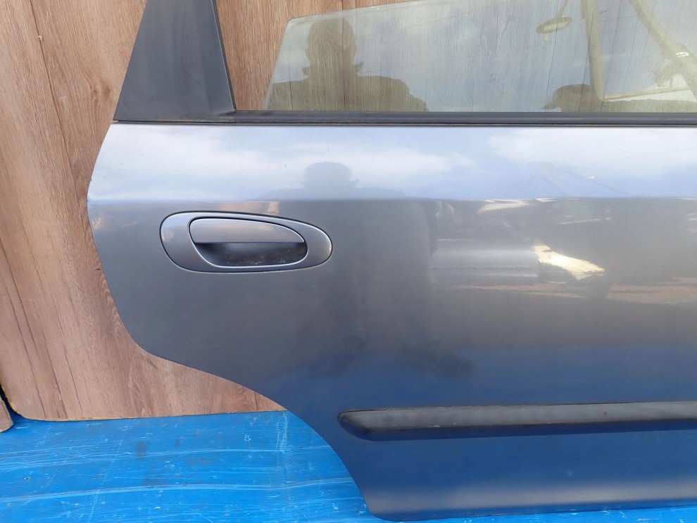 HONDA CIVIC 7 GEN 5d 01-05 DRZWI TYLNE PRAWE NH674P 7/12