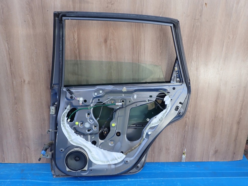 HONDA CIVIC 7 GEN 5d 01-05 DRZWI TYLNE PRAWE NH674P 11/12