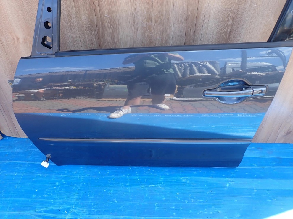 MITSUBISHI GRANDIS 04-11 DRZWI PRZEDNIE LEWE A72 2/8