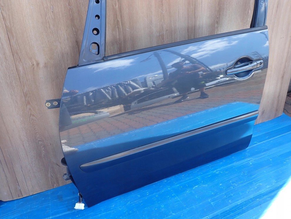 MITSUBISHI GRANDIS 04-11 DRZWI PRZEDNIE LEWE A72 3/8