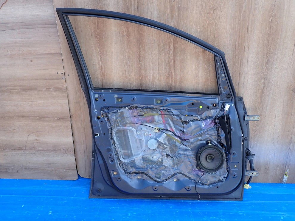 MITSUBISHI GRANDIS 04-11 DRZWI PRZEDNIE LEWE A72 7/8