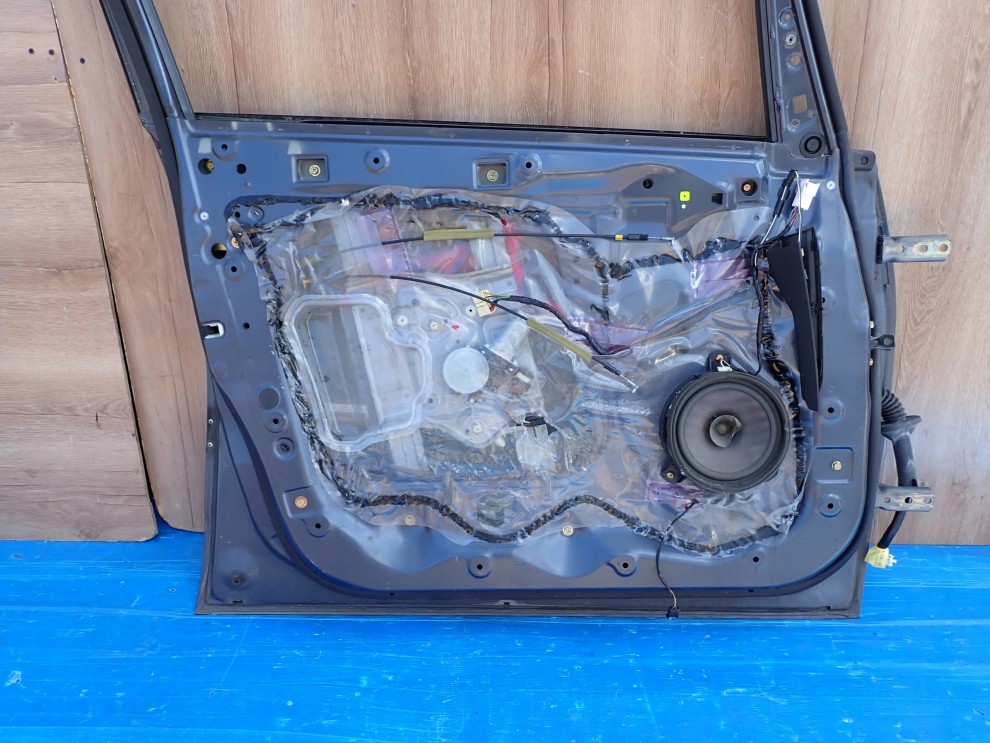 MITSUBISHI GRANDIS 04-11 DRZWI PRZEDNIE LEWE A72 8/8