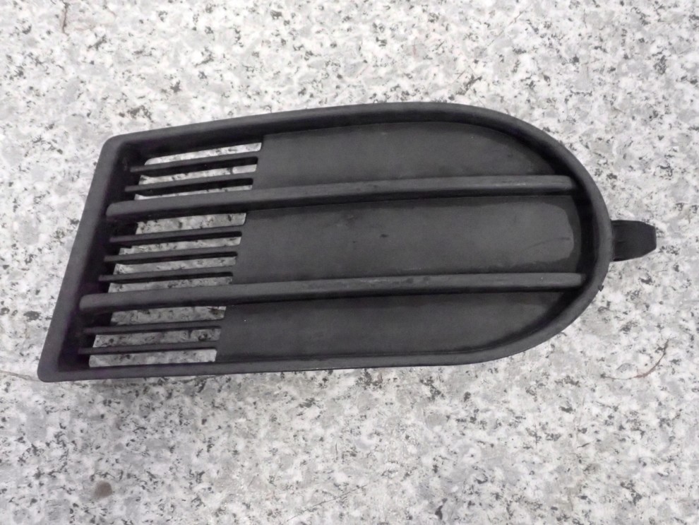 SUZUKI SWIFT 04- ZAŚLEPKA HALOGENU PRZEDNIA LEWA 1/3