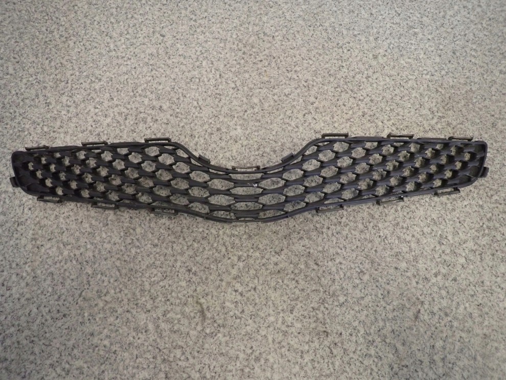 TOYOTA YARIS II 09-11 ATRAPA KRATKA ZDERZAKA 1/4