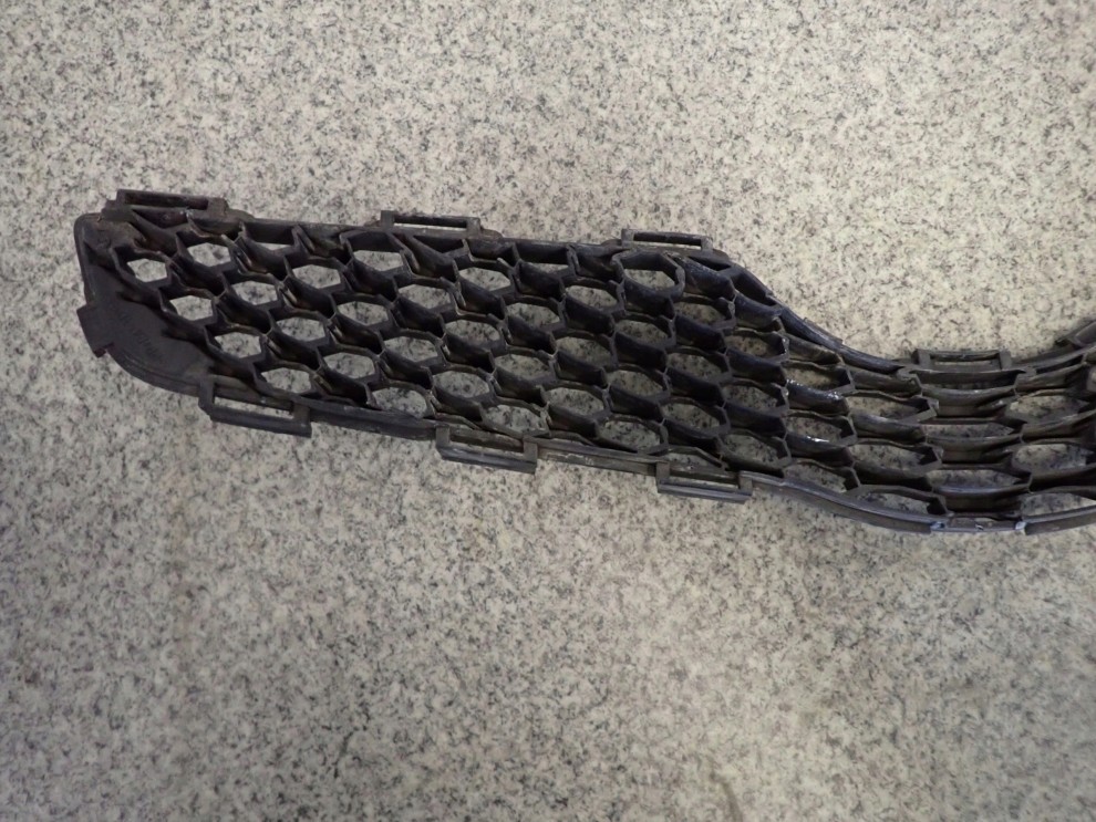 TOYOTA YARIS II 09-11 ATRAPA KRATKA ZDERZAKA 3/4