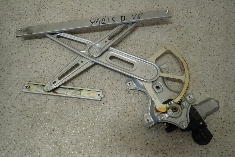TOYOTA YARIS II 06- PODNOŚNIK SZYBY PRZEDNI PRAWY 1/4