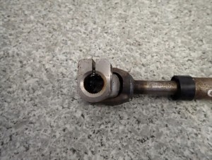 KIA CEED 06-12 KRZYŻAK KOLUMNY KIEROWNICZEJ 2/4 MINIATURA